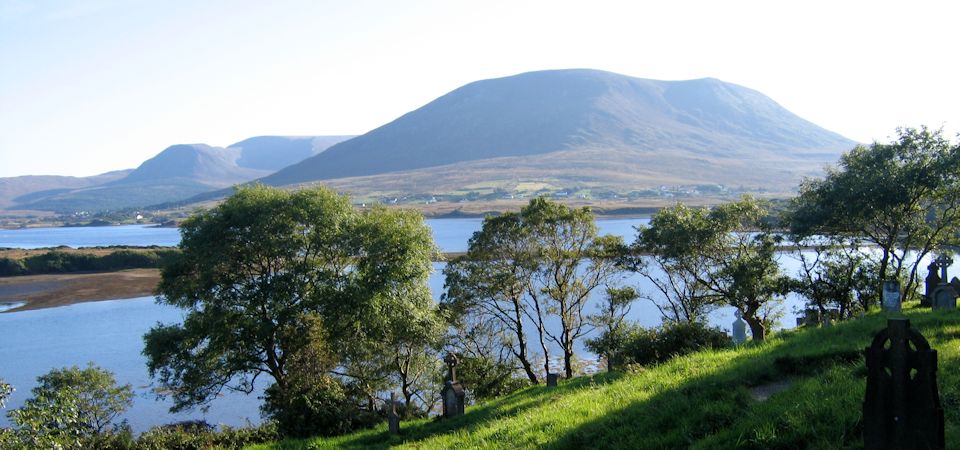 Ballycroy gratis bus, kijk op Polranny berg, Achill, vanuit Ballycroy