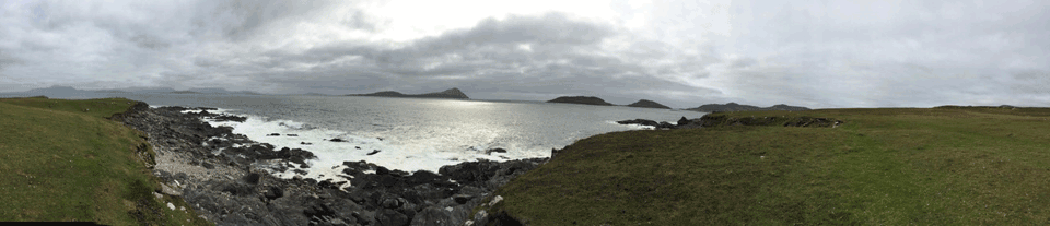 Ierse eilanden gezien vanaf Baile an Ghleanna, Corraun, Co. Mayo, Ireland © Michiel Schwarz en Rody Luton