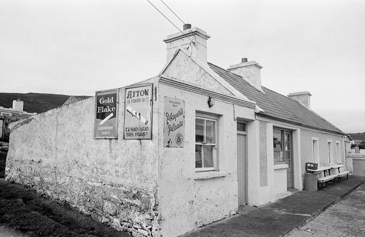 Bleanaskill Molly's shop, Achill 1974, Ireland © Con Mönnich