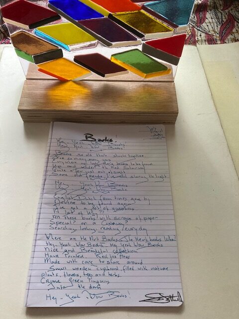 Book Song en glas in lood van Sascha van Tetterode Polranny, Ierland